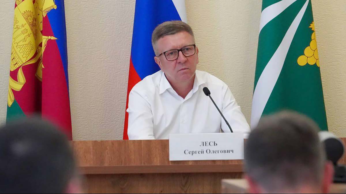 Глава Крымского района Сергей Лесь 
