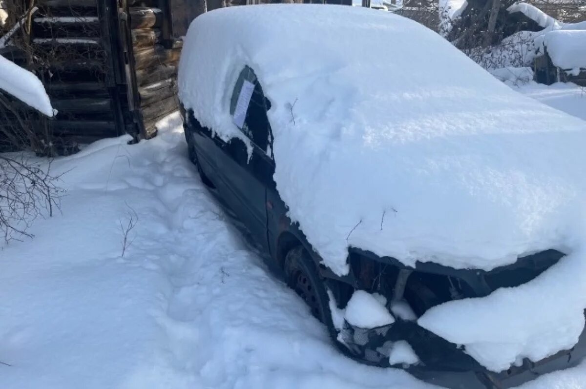    В Твери власти призвали владельца Mitsubishi откопать своё авто из сугроба