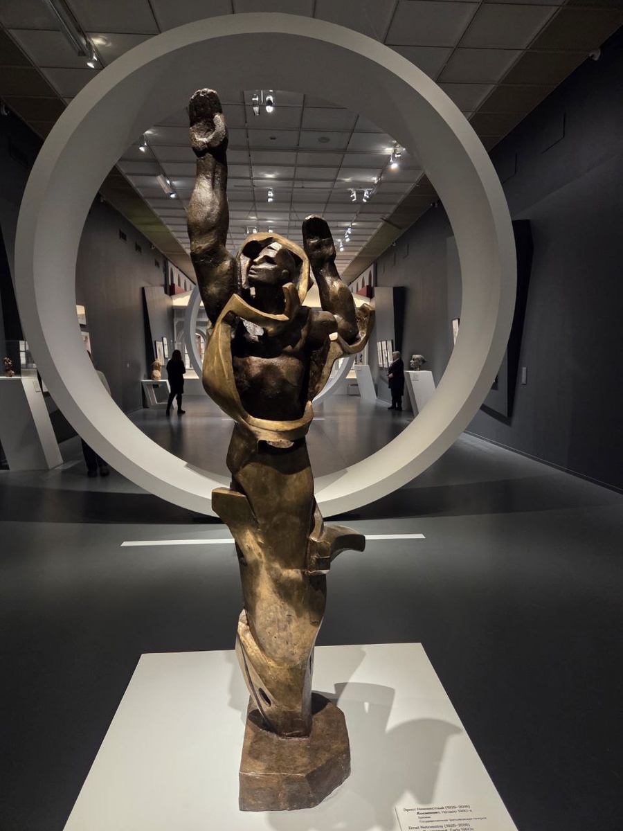 Космонавт. Начало 1960-х бронза