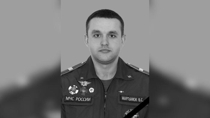 В Белгородской области из-за атаки ВСУ на автомобиль погиб сотрудник МЧС Владимир Мартынюк. Обложка © Telegram / МЧС Белгородской области