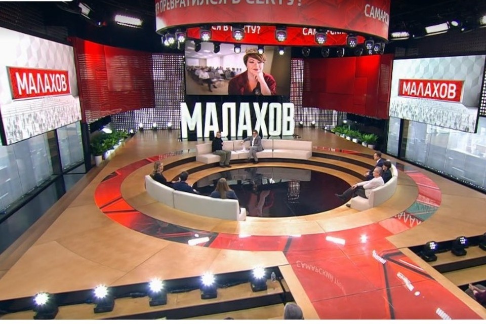    Поддержку пострадавшим пообещали оказать депутат Государственной думы Сардана Авксентьева и правозащитники. Фото: Смотрим.ру.