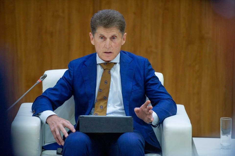    Люди рассказывают о холодных квартирах, дорожной инфраструктуре и недоступных дровах. Сергей ЛАНИН