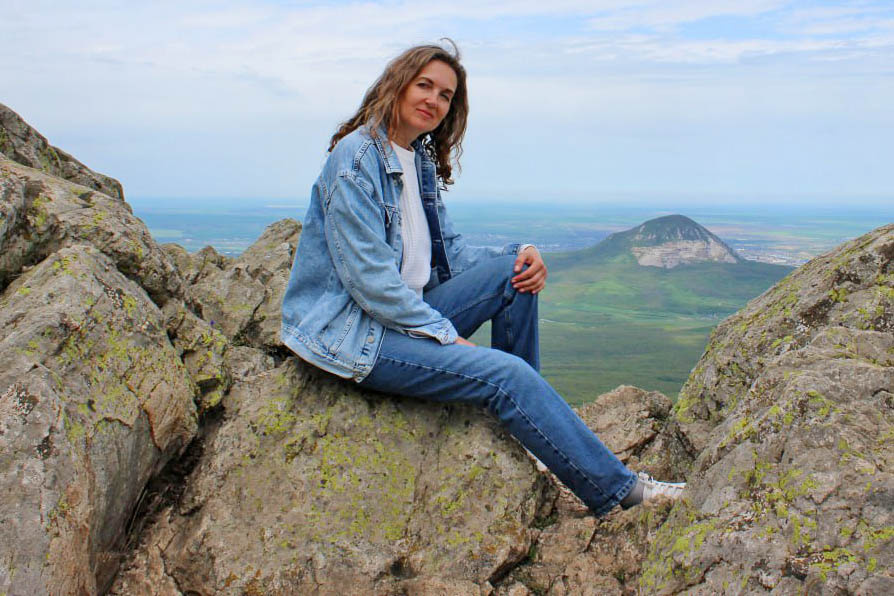 Виктория, автор блога «Путешествия по Югу России». Фото сделано в окрестностях Железноводска (вершина Бештау).
