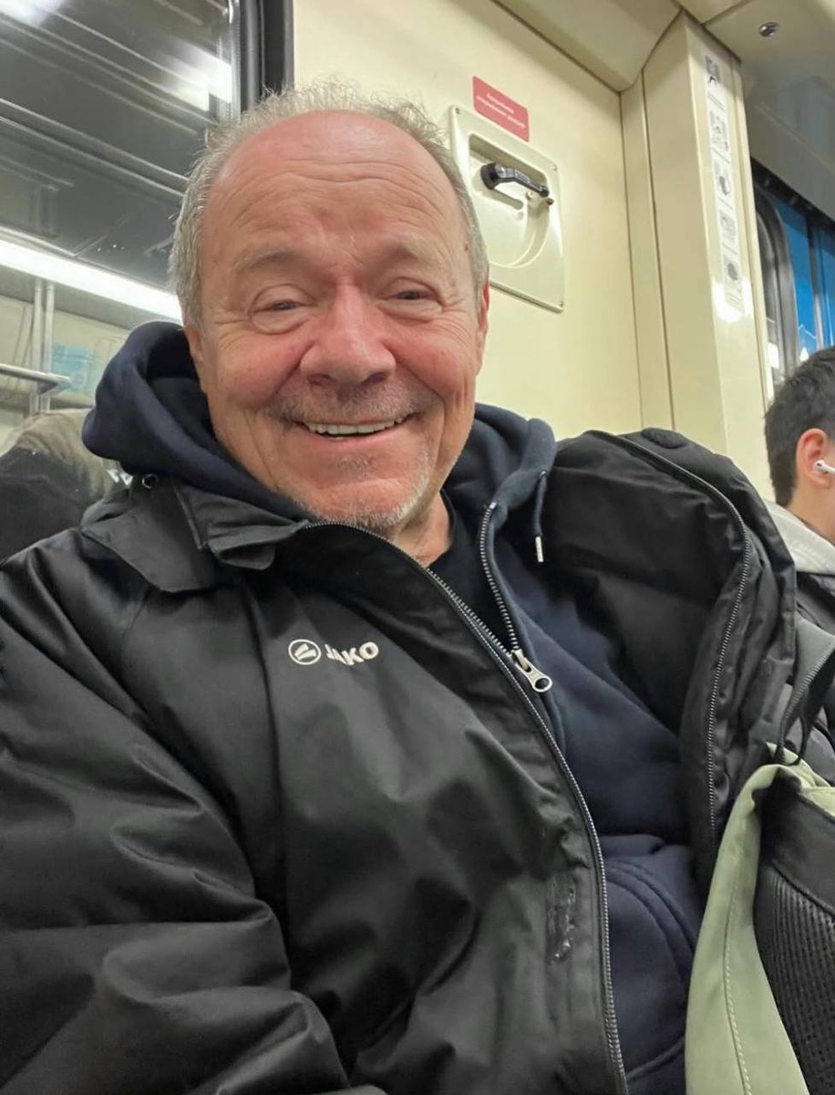    Актер поблагодарил метро за его скорость