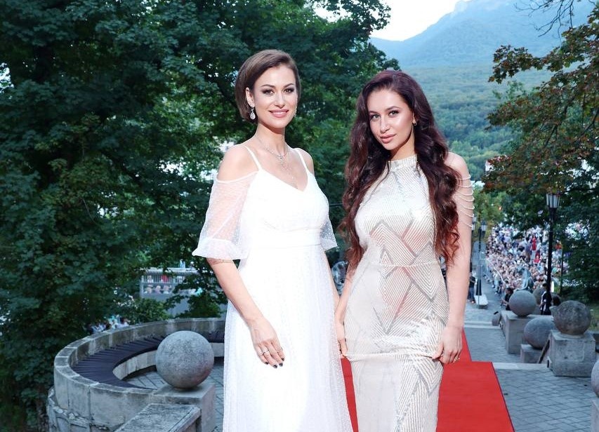 Анна Ковальчук и ее дочь Злата. Фото: социальные сети