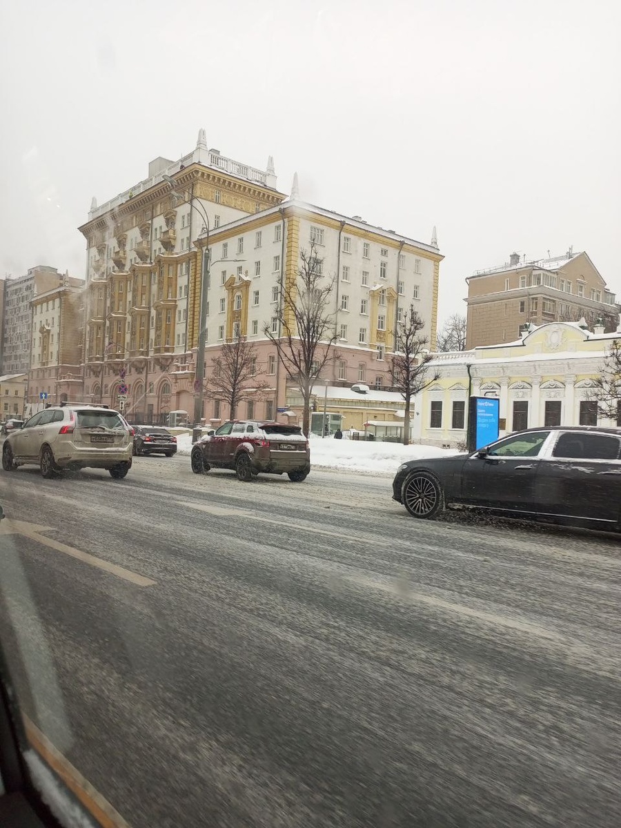 Фото.Москва с машины автомобиля.