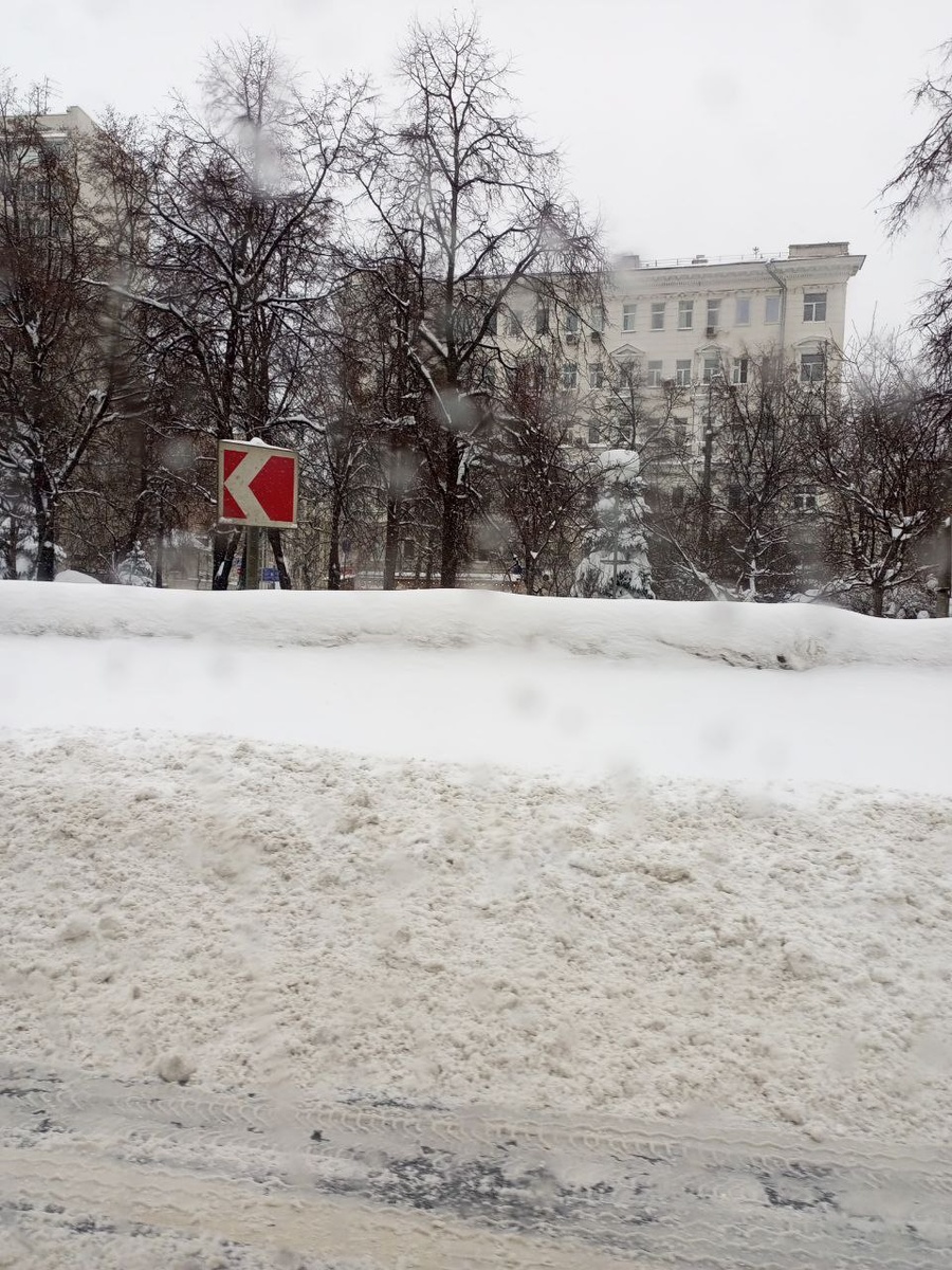 Фото.Москва с машины автомобиля.