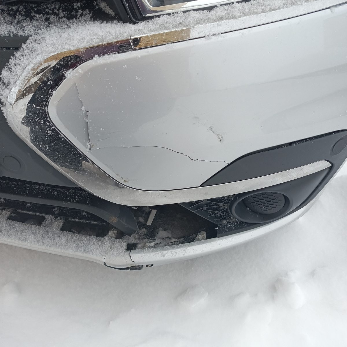 Новой машине всего год.