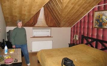 В мотеле "Берлога" под Харьковым.