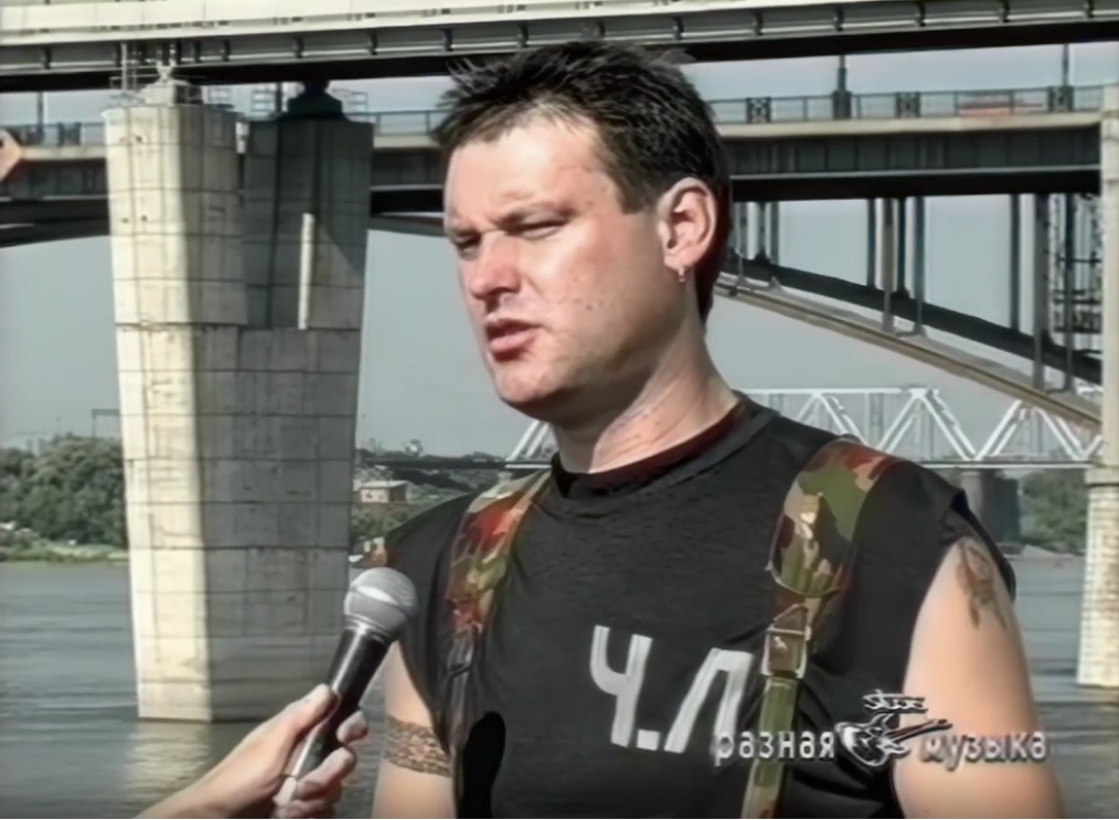 Чёрный Лукич на фестивале "Разная музыка" (2001 г.). Скриншот из видео из открытых источников.