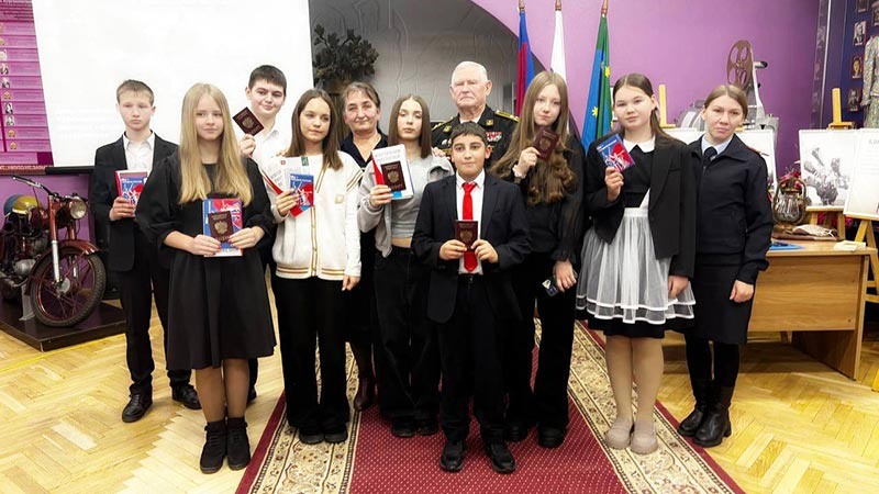    Полицейские Курганинского района вручили первые паспорта в памятную для нашего района дату