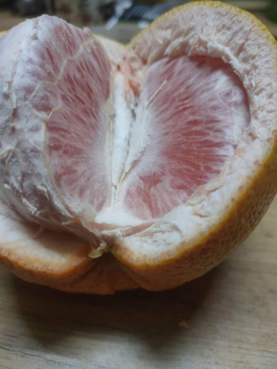 Нужно только почистить от кожицы и покрошить