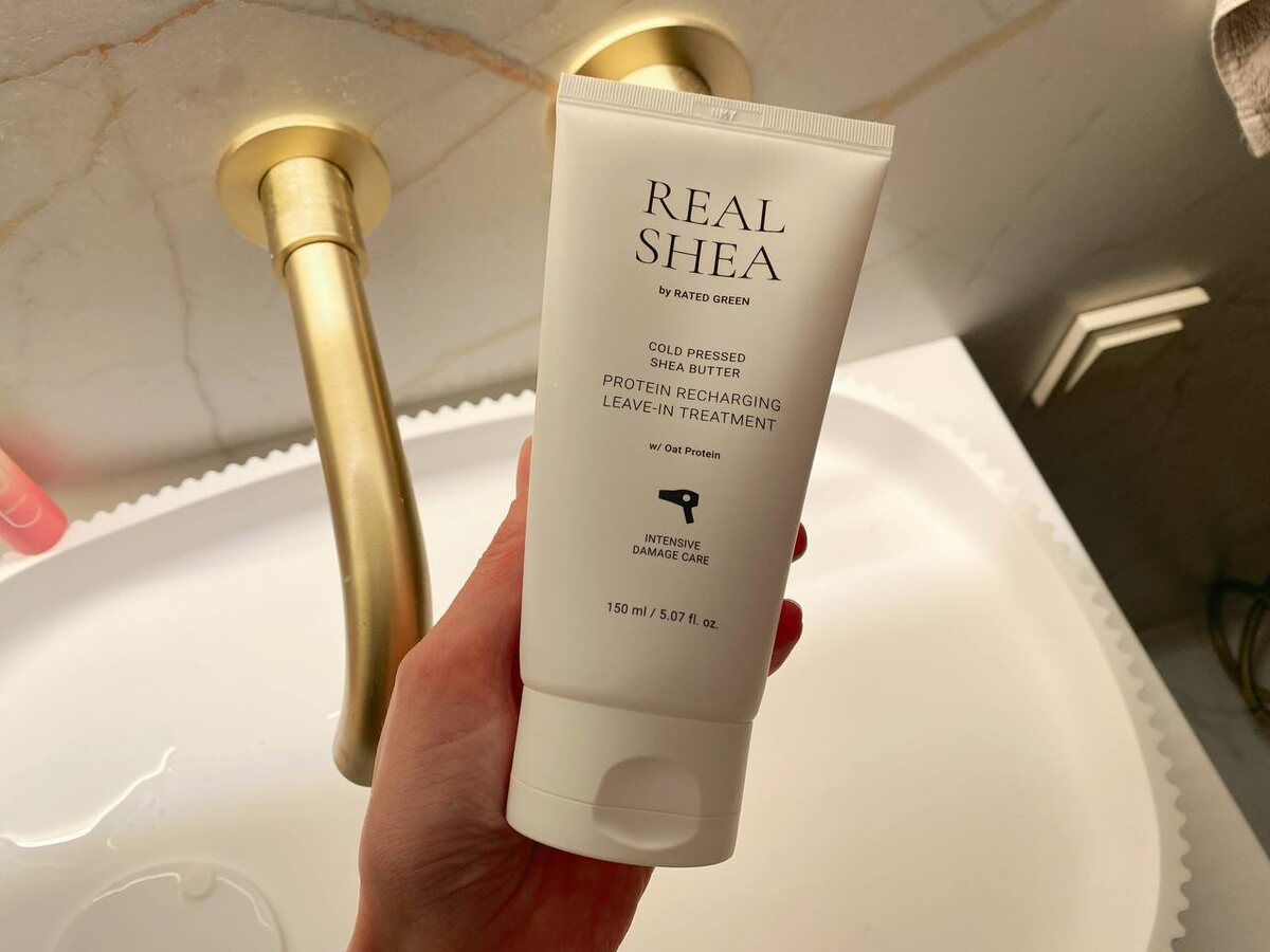 У меня не окрашенные, тонкие волосы. Часто использую этот крем. Здесь за формирование защитной пленки против теплового стресса для волос обеспечивает Dimethicone и Cyclopentasiloxane(летучий силикон, быстро испаряется(.