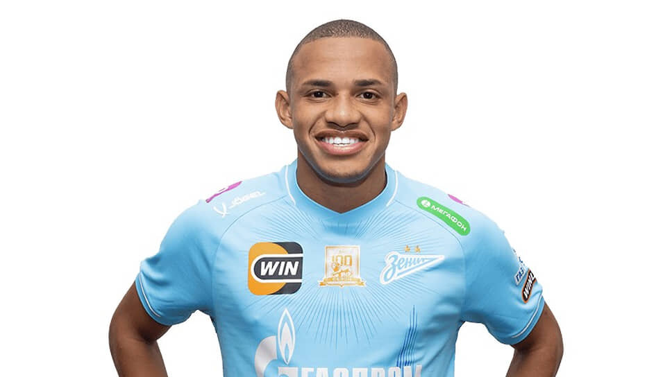 «Зенит» приобрел за 20 млн евро Джона Джона, выступавшего за «Брагантину», входящую в систему спортивных клубов австрийской компании «Ред Булл».📷Фото: ФК «ЗЕНИТ»