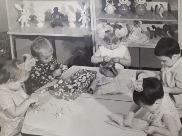 Первые уроки шитья в детском саду СССР.
