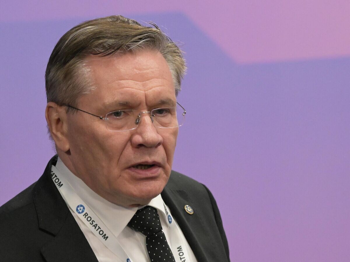    Генеральный директор Государственной корпорации по атомной энергии "Росатом" Алексей Лихачев перед началом совещания во Владивостоке по вопросам развития топливно-энергетического комплекса ДФО | © РИА Новости / Евгений Биятов