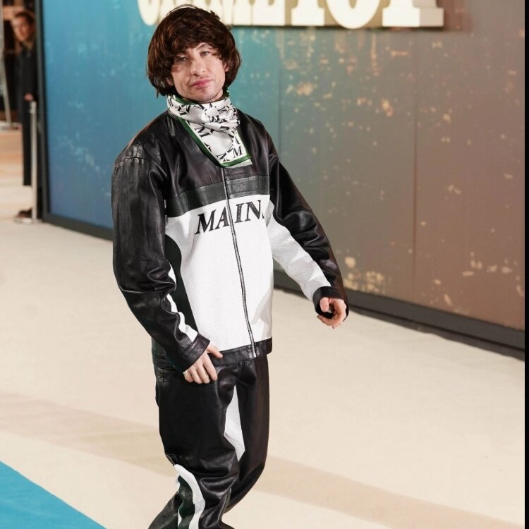 ФОТО: Барри Кеоган на премьере фильма «Ограбление в Лос-Анджелесе»📷
