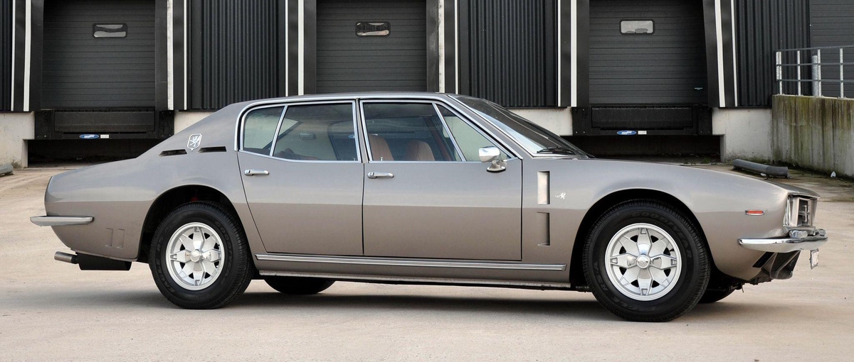  Двигатель V8 5,4-5,8л. Мощность 300- 350 л.с. Максимальная скорость 237 км/ч