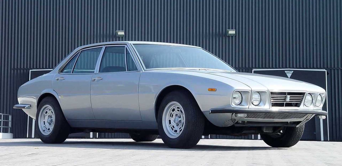  Двигатель V8 5,8л. Мощность 330 л.с. Максимальная скорость 230 км/ч