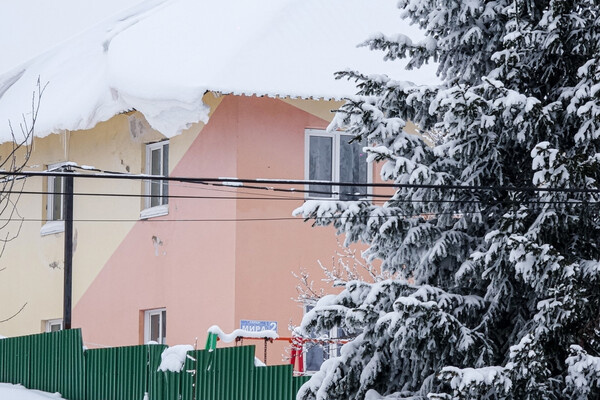 Обстановка у психоневрологического интерната, где в январе умерли девять человек, 29 января 2026 года / Александр Алтурин/ТАСС  