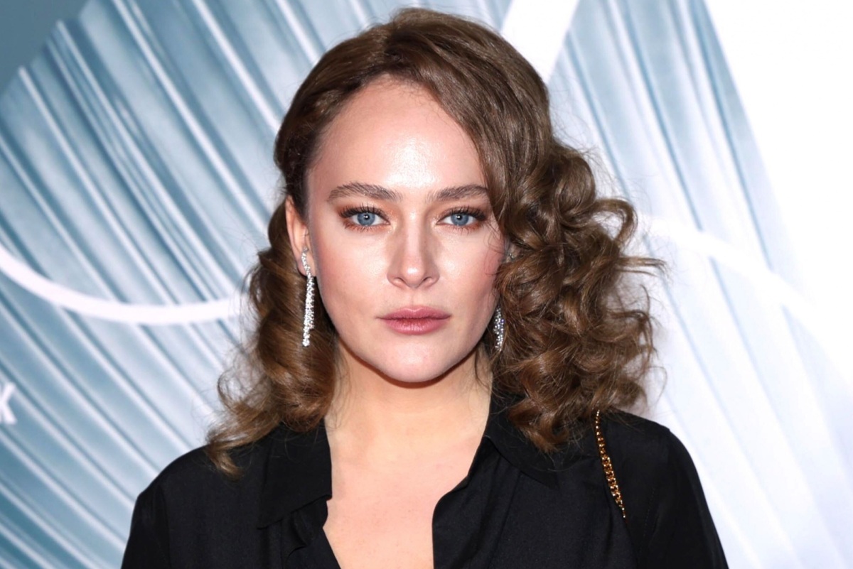     Получившая условный срок Аглая Тарасова появилась на модном показе в Москве