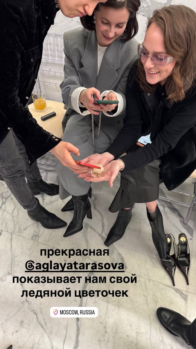    Аглая Тарасова на модном показе в МосквеСоцсети Аглаи Тарасовой