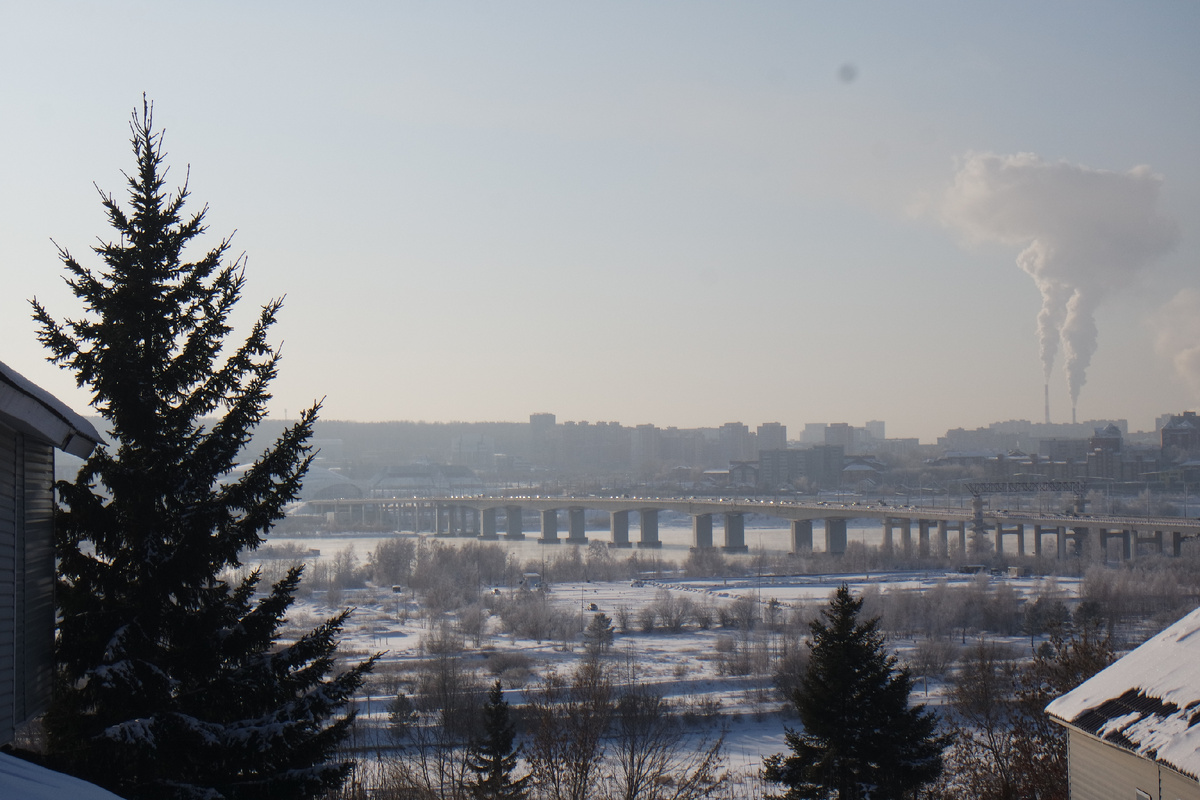 вид на Академический мост, остров Конный, Ангару и левый берег