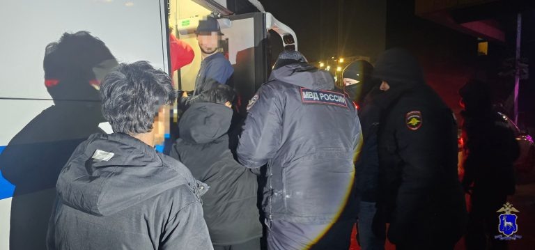 Появилось видео рейда ОМОНа в самарских ночных клубах на улице Лесной