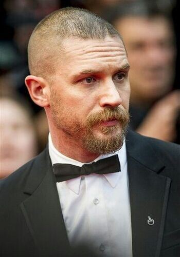 Стрижки для мужчин с залысинами: какие формы действительно работают