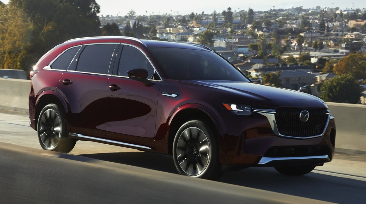 У Mazda CX-90 клинит руль