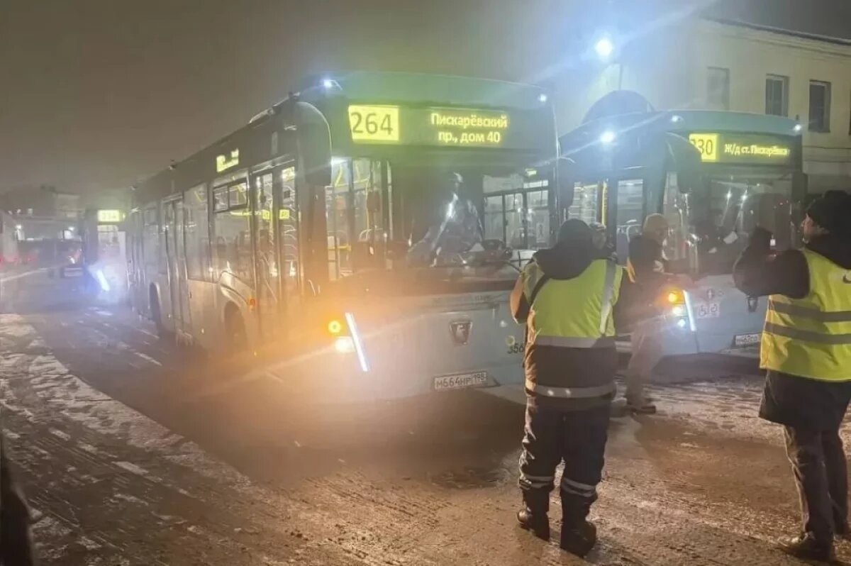    В Петербурге проверили выпуск маршрутных автобусов на линию