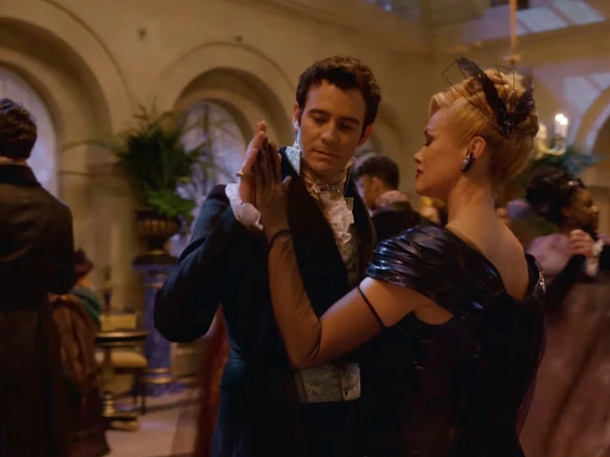     «Бриджертоны» — американский историко-драматический сериал, основанный на серии романов Джулии Куин