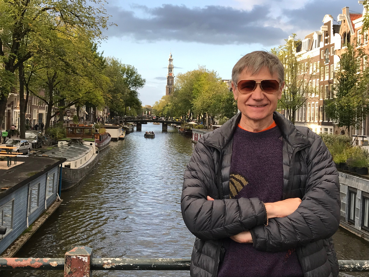 Канал Принсенграхт (Prinsengracht) и башня Вестеркерк (Westerkerk), или Западной церкви, по центру на заднем плане. Фото автора