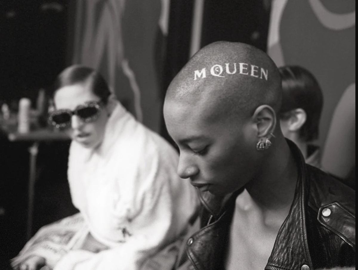     Кадр из фильма McQueen