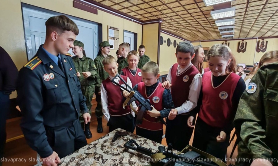 В Лесновской школе прошел выездной День открытых дверей Копыльского РОВД