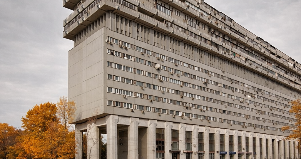 "Человейник" для советских граждан в центре Москвы. Нынешним застройщикам до него далеко