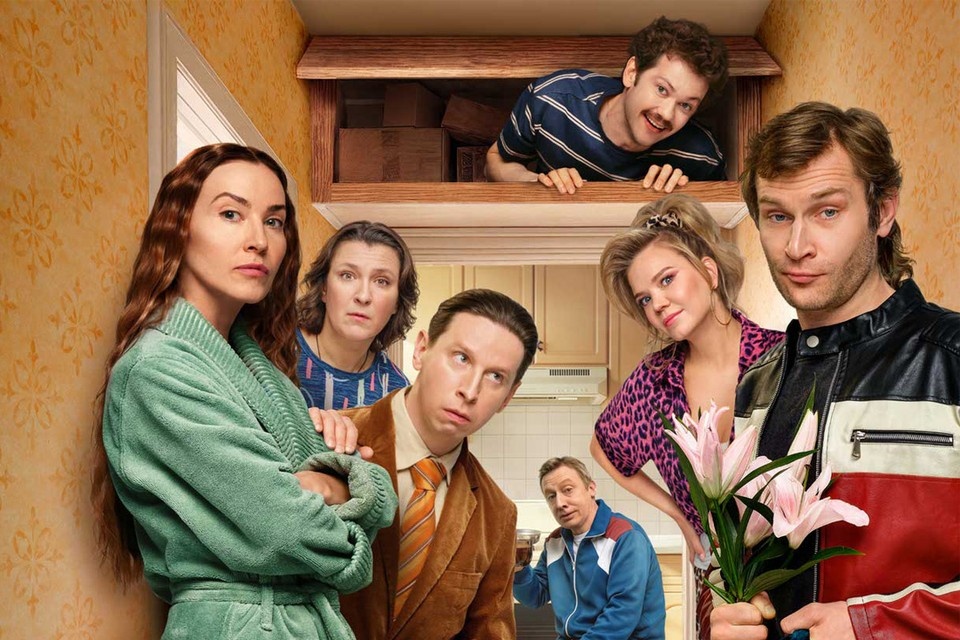    По сюжету сериала, три семьи делят одну трехкомнатную квартиру. Фото: телеканал СТС.