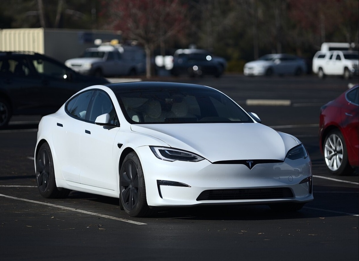    Tesla Model S был выпущен в 2012 году. Источник изображения: wikipedia.org