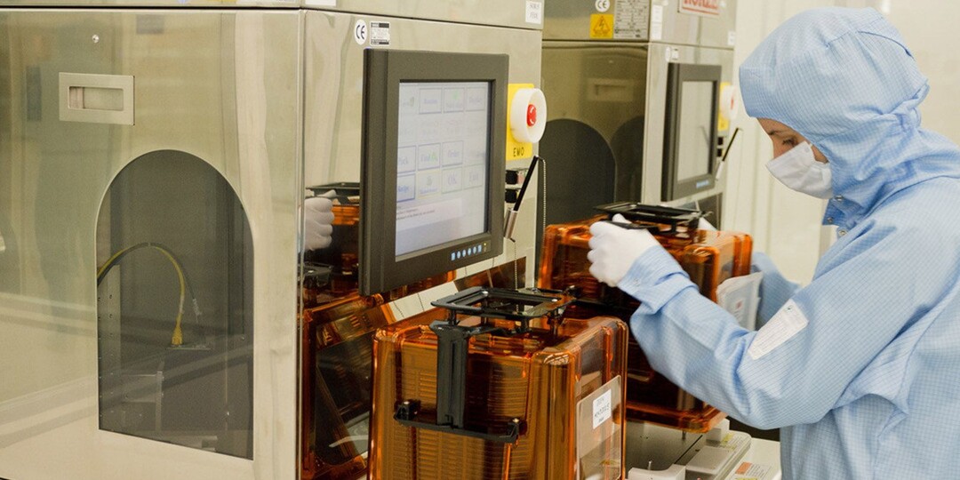 Что это за машины на фабрике зеленоградского «Микрона»?