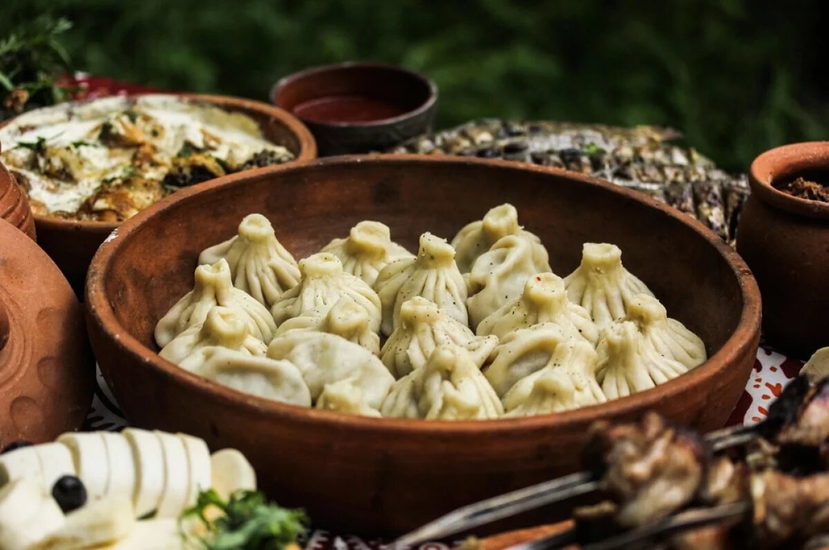    Мясо с тестом, да еще в бульоне, отлично согревает.