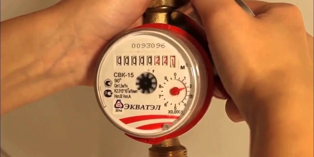 Счетчик воды не перестает крутиться даже при закрытых кранах: проверенные способы устранения проблемы