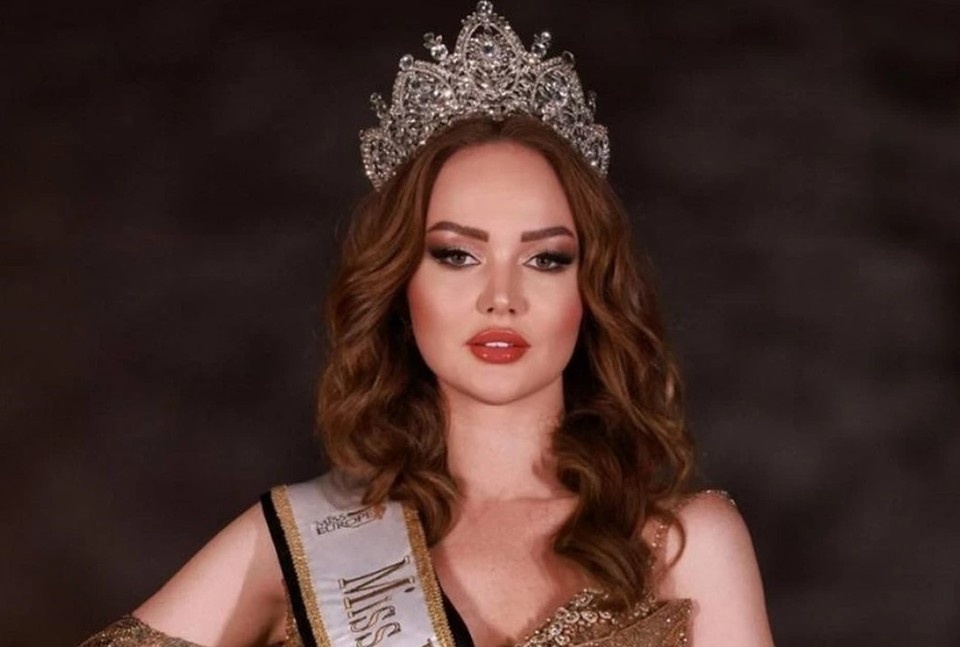    Организаторы возлагают на композицию особые надежды: она может стать гимном международных конкурсов красоты. Из личного архива героя публикации