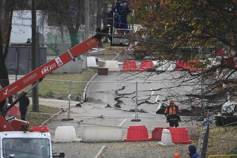    Жители улицы Харченко уже много лет жаловались на проседание грунта. Алексей БУЛАТОВ