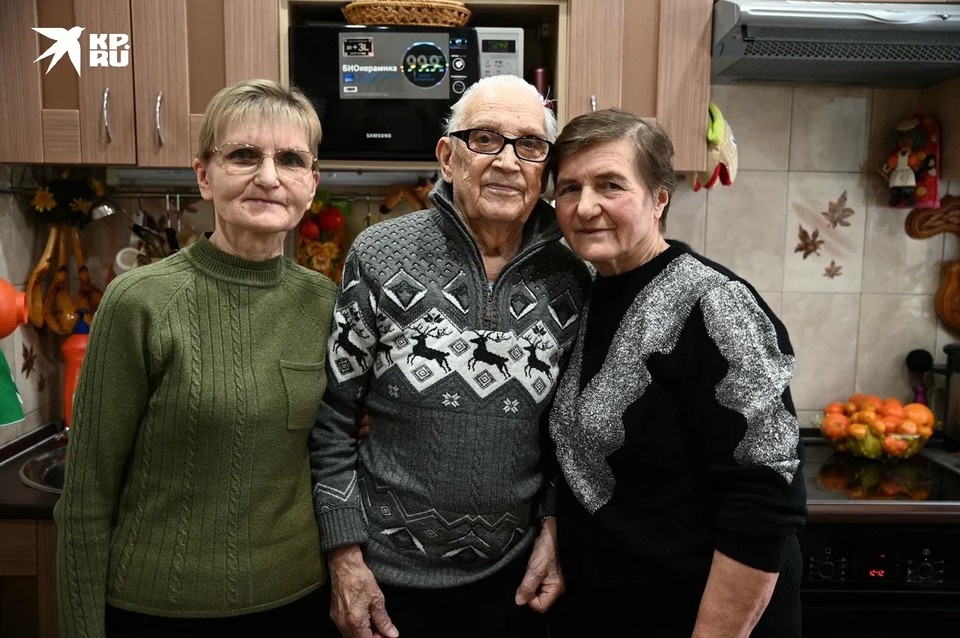    Племянницы покойной жены Валерия Сорокина - сестры Наталья Иванова (слева) и Татьяна Шабунина - помогают ему в суде. Алексей БУЛАТОВ