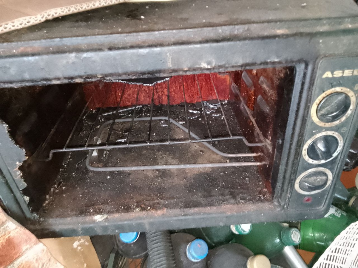 Даже в микроволновке выбило стекло