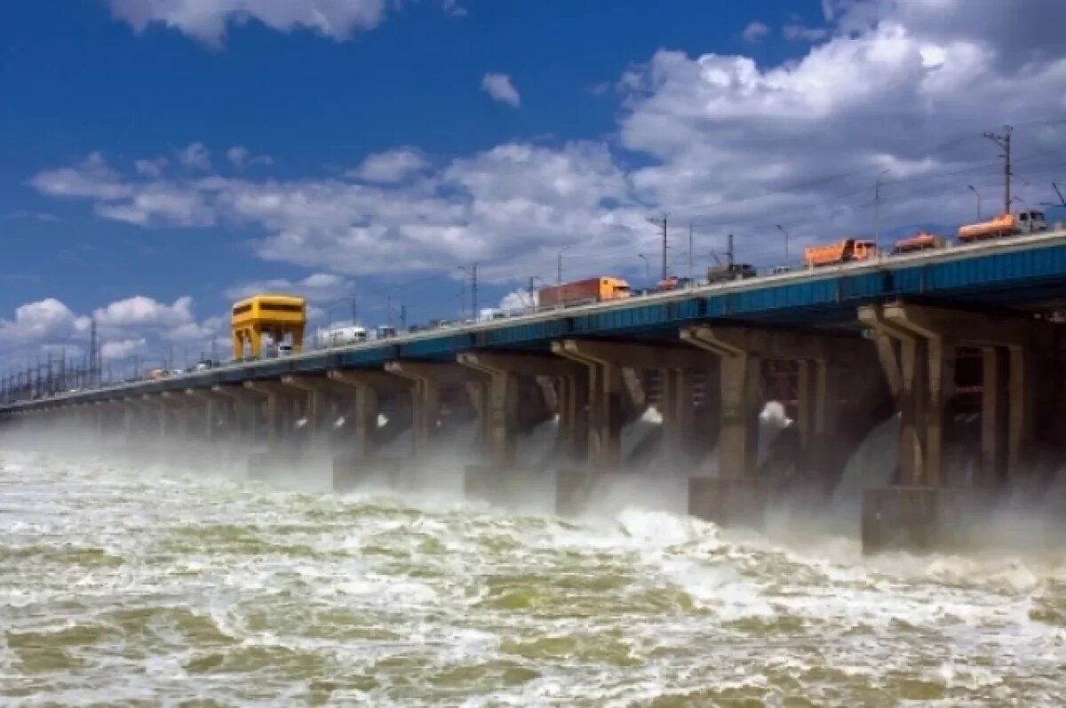    На плотине Волжской ГЭС задержали водителя с штык-ножом в багажнике
