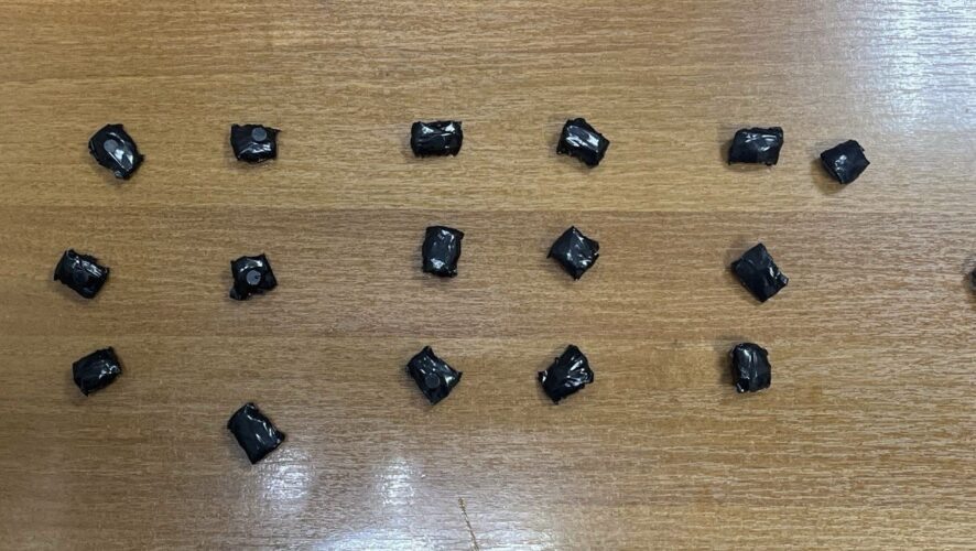 Полицейские в Казани поймали мужчину с 16 свертками «синтетики»