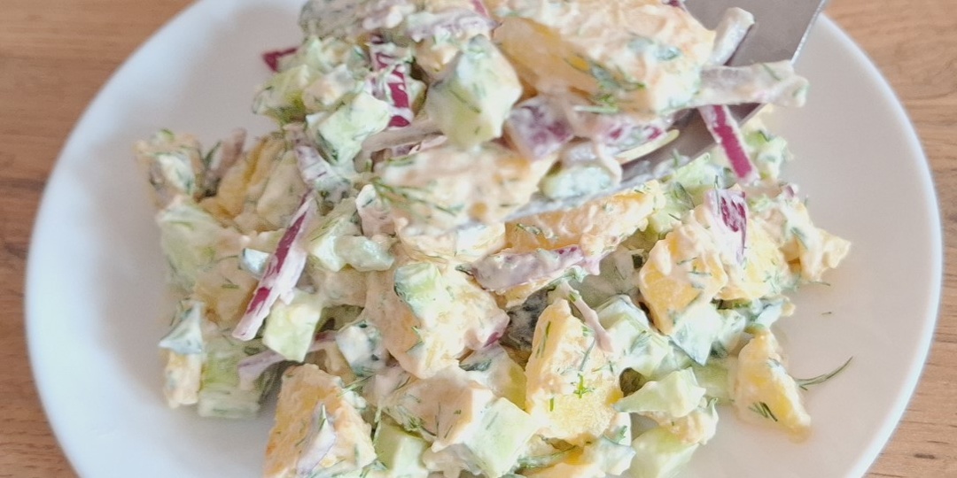 Простой картофельный салат «Двойная текстура»: хрустящий, ароматный, сытный.