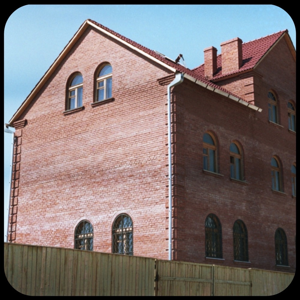 Дом в поселке Баковка. 1996 год
(Фото: Булдаков Олег/Фотохроника ТАСС)
https://realty.rbc.ru/news/603cd3579a79476c5199a538?from=copy