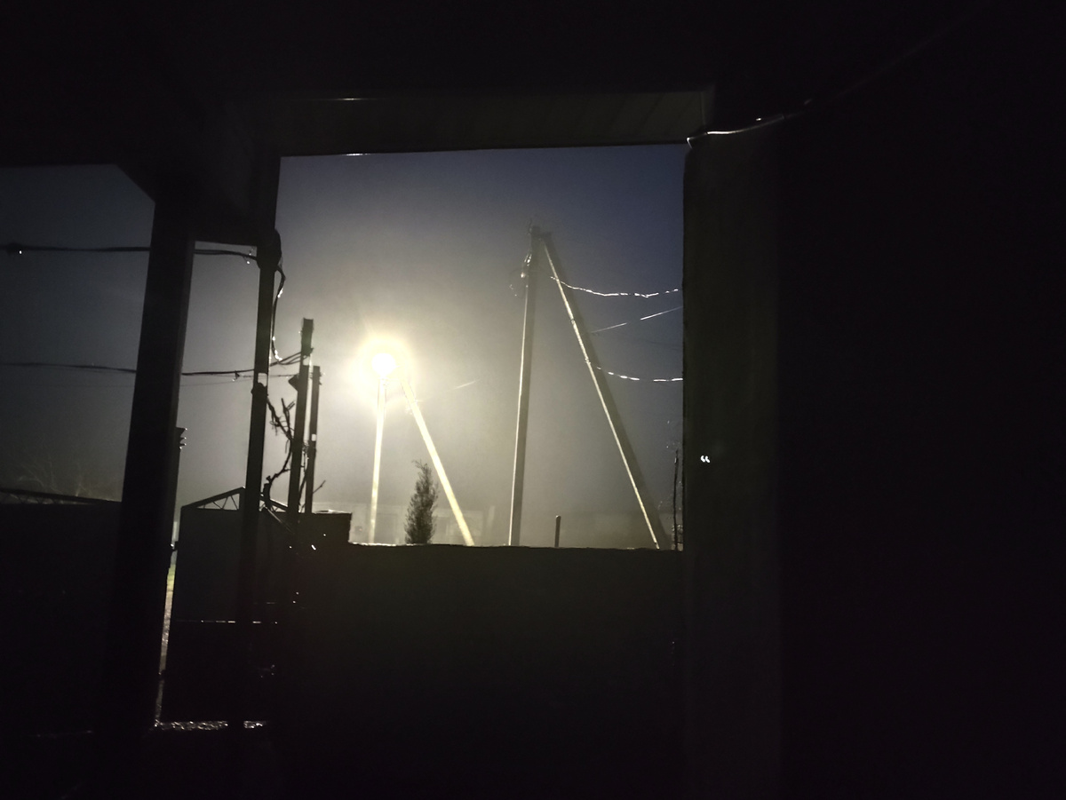 Или вот в таком ракурсе... Тут и капеьки на проводах видны )))